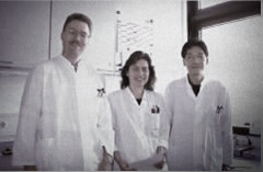 国外早在19世纪将热熔胶搬进实验室