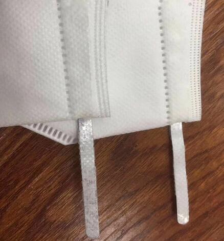 铝条从口罩上撕下，破材效果良好