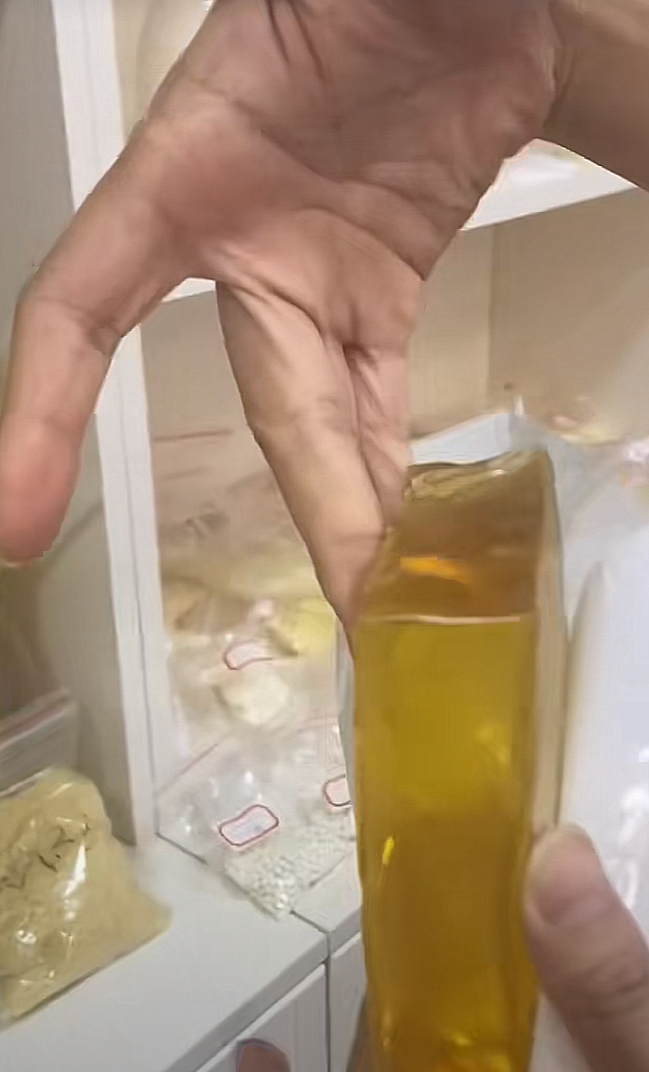 表面很黏手的热熔胶