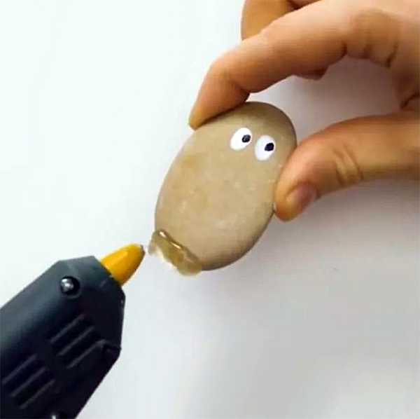 用热熔胶来粘石头