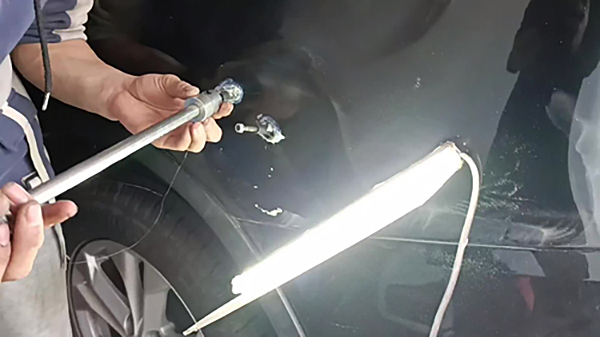 用热熔胶修复车身凹陷