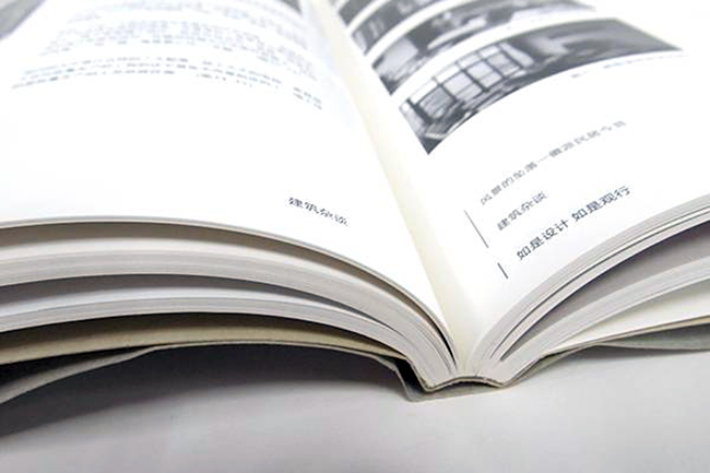 用热熔胶装订好的书本脊背