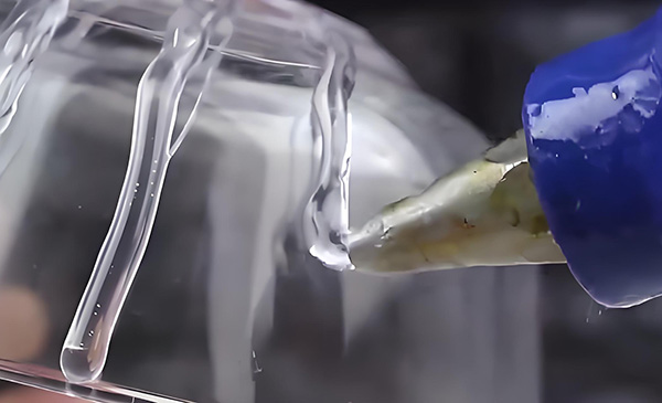 太稀的热熔胶像水一样