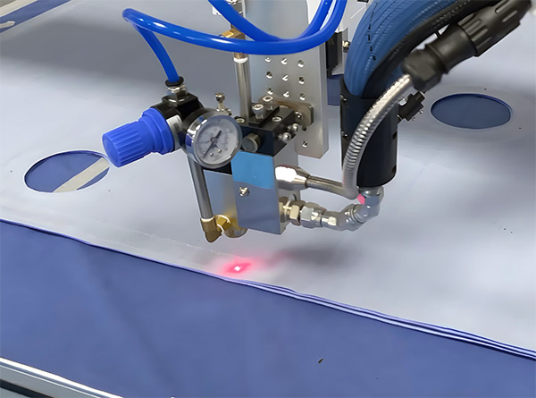 热熔胶机枪嘴设置合适的高度